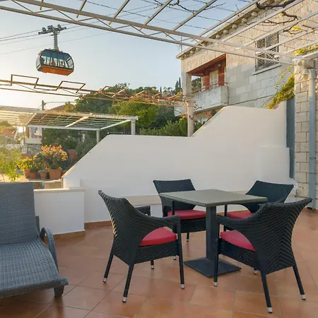 Apartment Cable Car 1 *